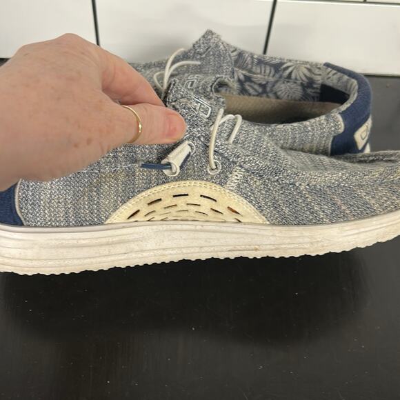 Hey Dude Shoes Men's 8 White Gray Cushioned Comfort Casual Slip On Loafers - Picture 5 of 6